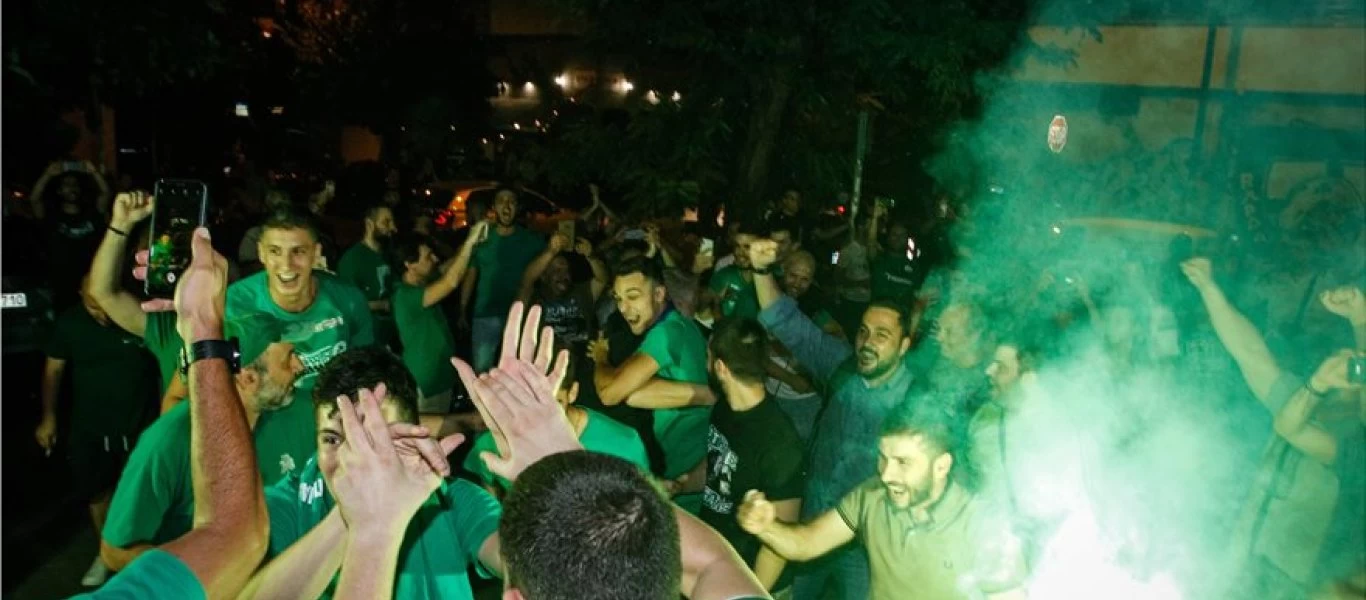 Παναθηναϊκός: Καπνογόνα, συνωστισμός και γλέντι για τον τίτλο στο βόλεϊ (φωτο)